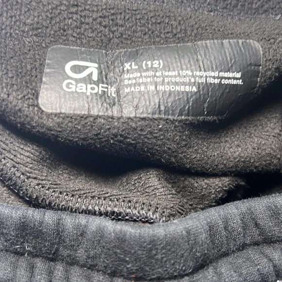 GapFit Kids Tech Jogger - Picture 9 of 10